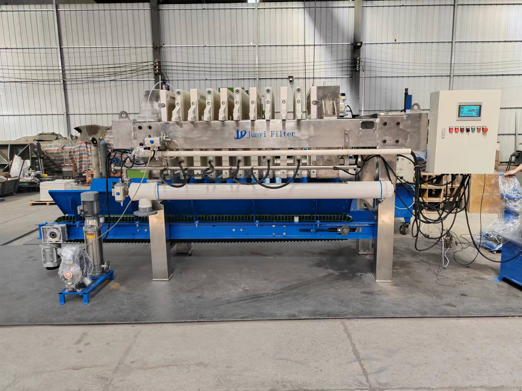 The sewage treatment plant in Slovenia uses automatic membrane filter presses to treat wastewater